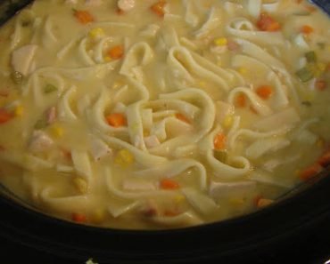 CROCKPOT CREAMY CHICKEN NOODLE SOUP