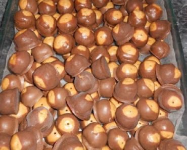 Peanut butter balls aka Buckeye Balls