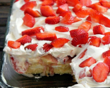 No Bake Strawberry Banana Pudding Twinkies Cake