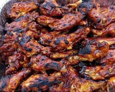 3 INGREDIENT CROCKPOT BBQ CHICKEN WINGS