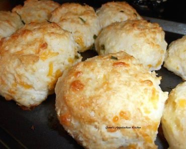 Cheesy Garlic Biscuits