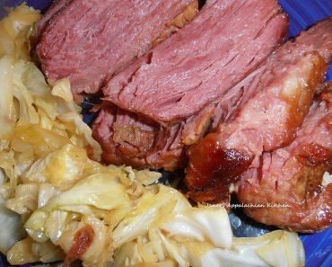 CROCK POT CORNED BEEF AND CABBAGE